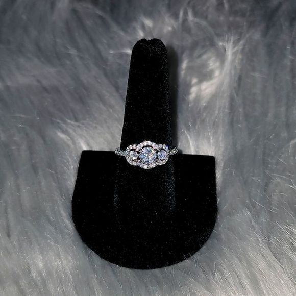 925 Sterling Silver 3 Stone Ring, US 8 - Picture 2 of 2